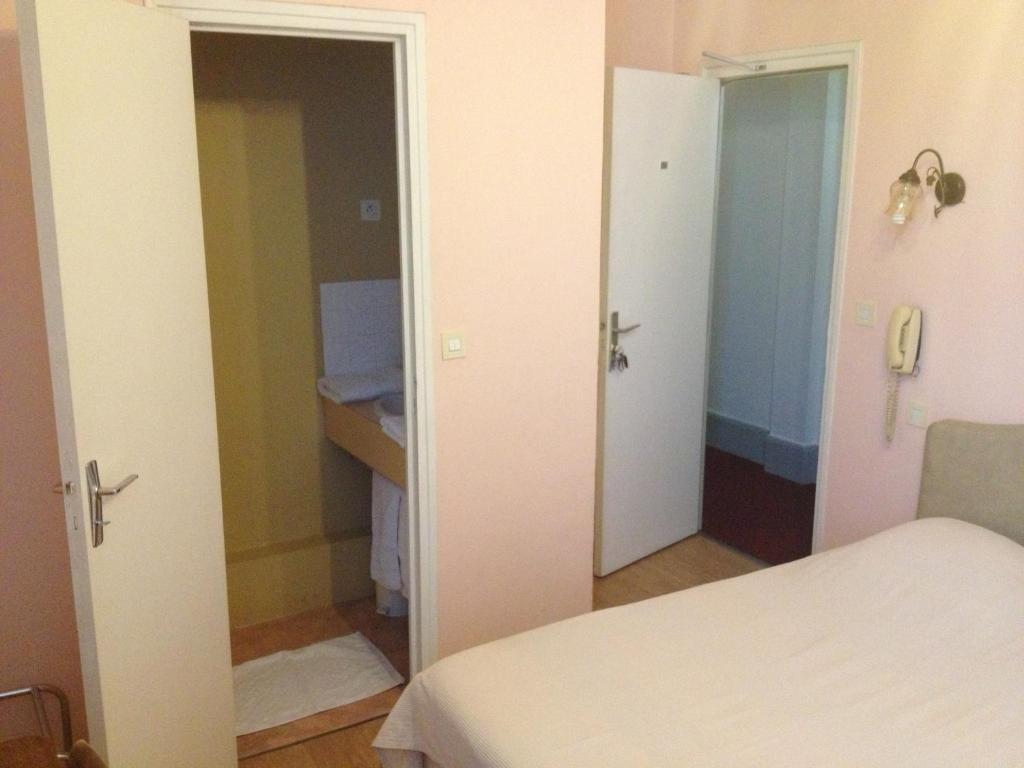 Hotel Le Fecamp Bolbec Room photo