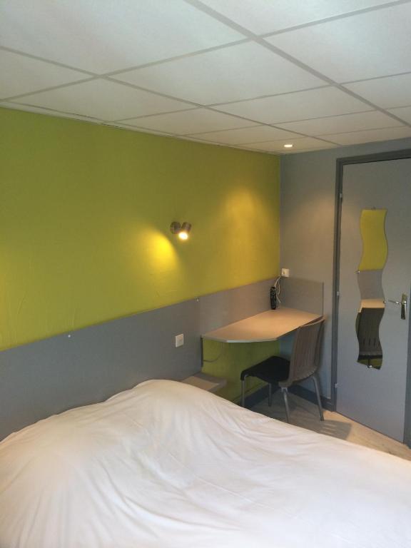 Hotel Le Fecamp Bolbec Room photo